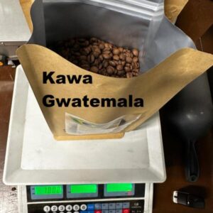 ważenie i pakowanie kawy Gwatemala